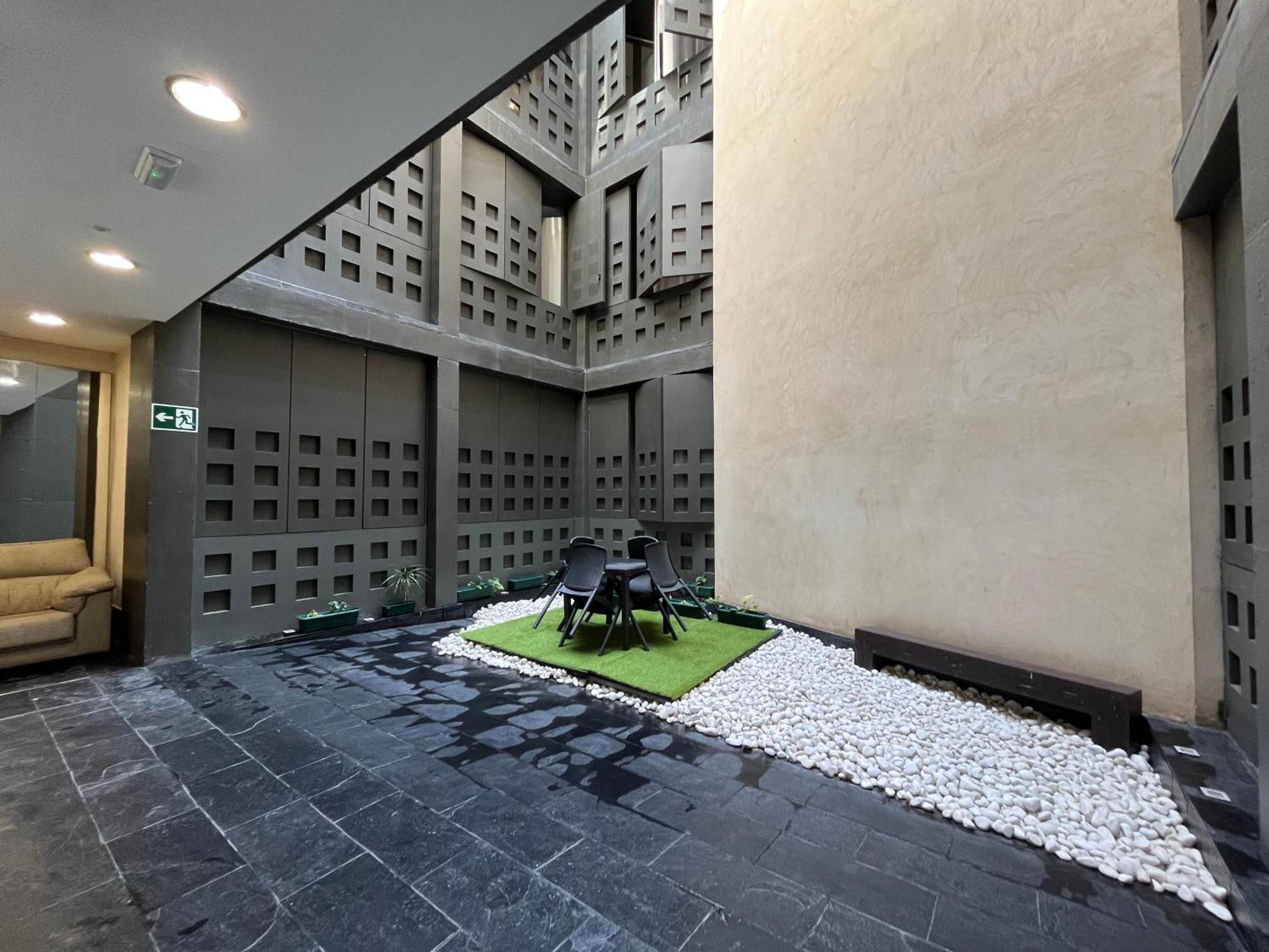 Center Sevilla Confort 4 Екстериор снимка